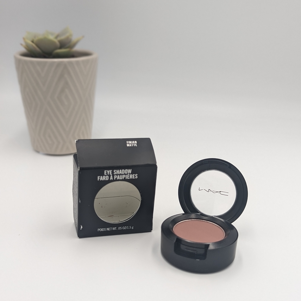 MAC Finian Eyeshadow - Picture 3 of 4